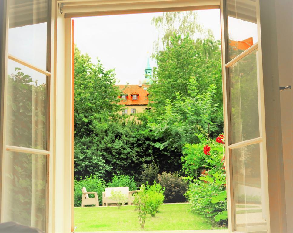 Apartment Garden Castle